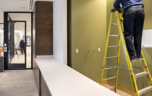 Der perfekte Küchenmonteur: Wenn aus einer Baustelle endlich Ihr Zuhause wird